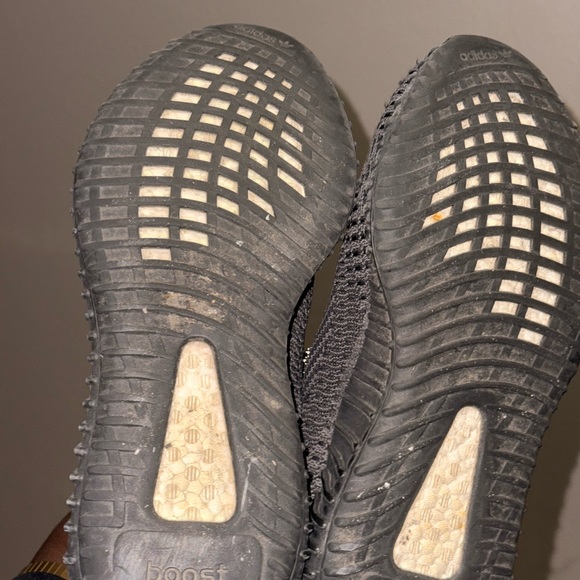 Yeezy 350 - Picture 5 of 6